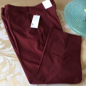NWT pull on slim leg Capri pants